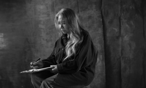 《你看你看月亮的脸》《商定》《十年》齐出自她手，70岁陈小霞初次来京开唱